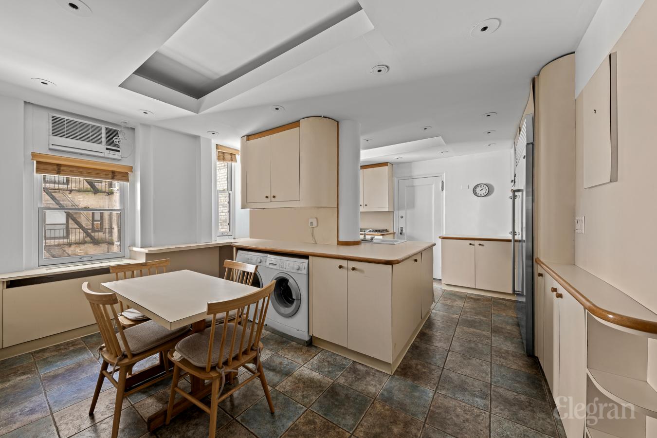 New York, New York, 10024, United States, 3 Bedrooms Bedrooms, ,2 BathroomsBathrooms,Residential,For Sale,1959825