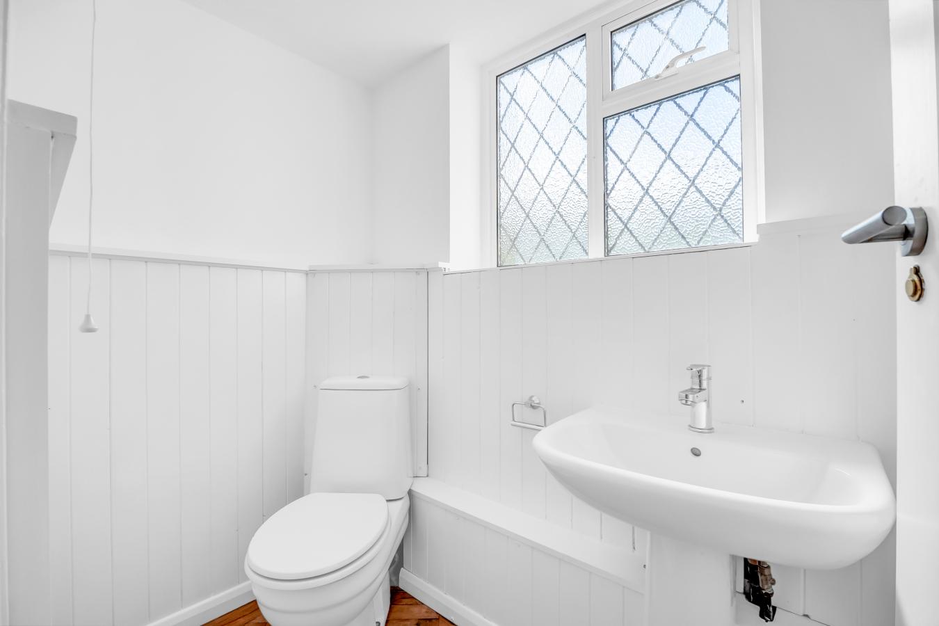 Caterham, Surrey, CR3 6SX, United Kingdom, 3 Bedrooms Bedrooms, ,1 BathroomBathrooms,Residential,For Sale,1959820