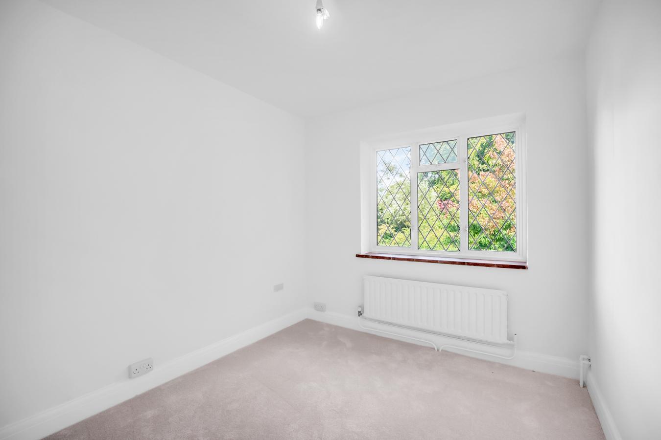 Caterham, Surrey, CR3 6SX, United Kingdom, 3 Bedrooms Bedrooms, ,1 BathroomBathrooms,Residential,For Sale,1959820