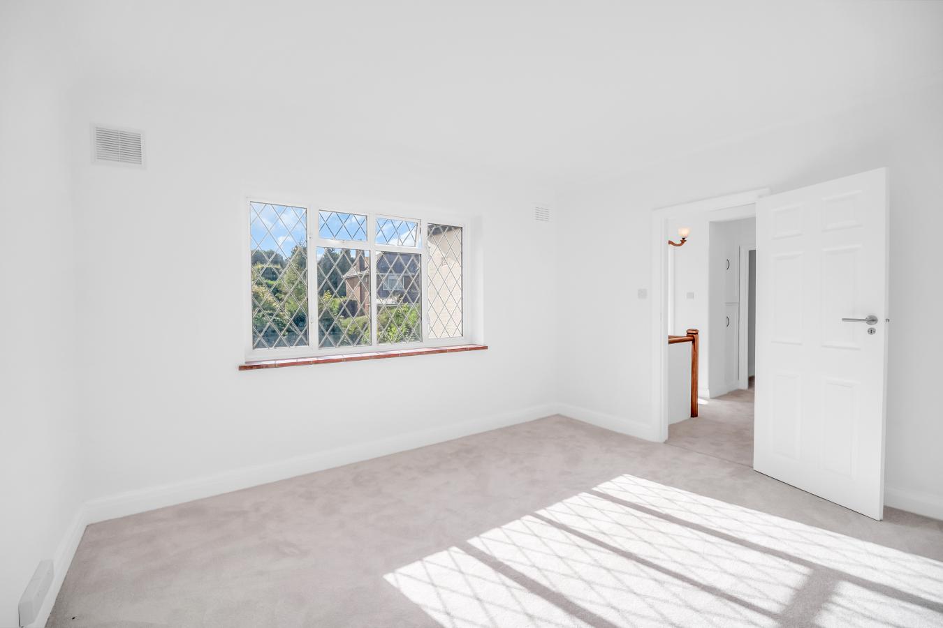 Caterham, Surrey, CR3 6SX, United Kingdom, 3 Bedrooms Bedrooms, ,1 BathroomBathrooms,Residential,For Sale,1959820