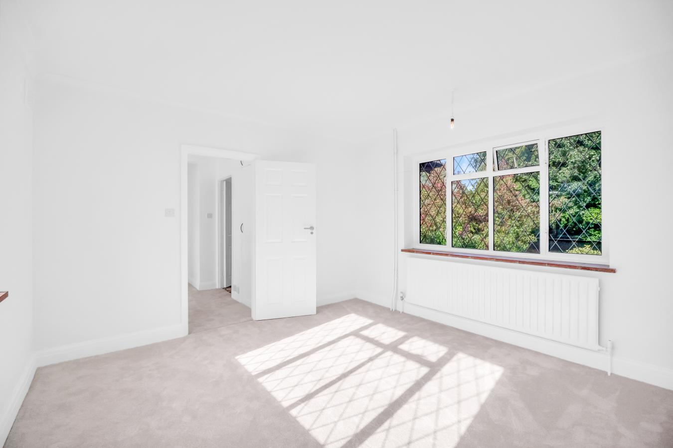 Caterham, Surrey, CR3 6SX, United Kingdom, 3 Bedrooms Bedrooms, ,1 BathroomBathrooms,Residential,For Sale,1959820