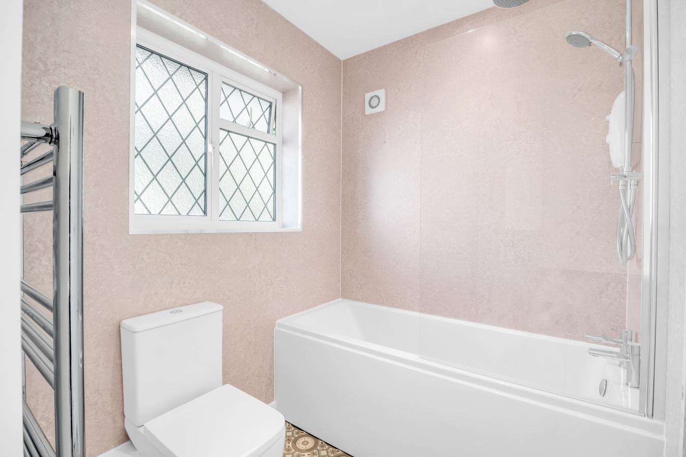 Caterham, Surrey, CR3 6SX, United Kingdom, 3 Bedrooms Bedrooms, ,1 BathroomBathrooms,Residential,For Sale,1959820