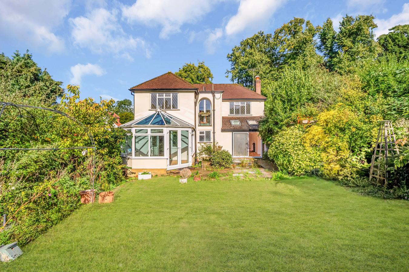 Caterham, Surrey, CR3 6SX, United Kingdom, 3 Bedrooms Bedrooms, ,1 BathroomBathrooms,Residential,For Sale,1959820