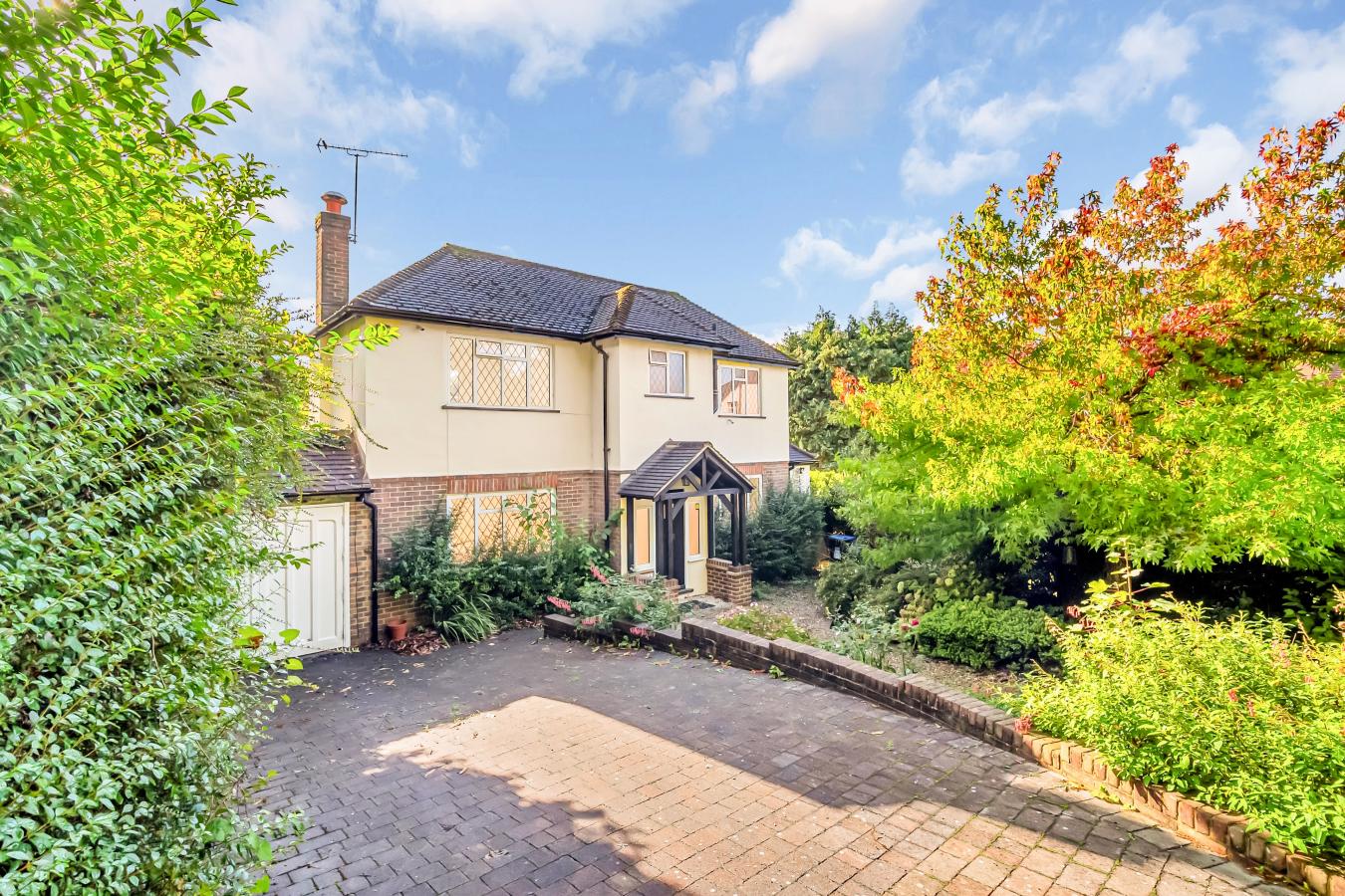 Caterham, Surrey, CR3 6SX, United Kingdom, 3 Bedrooms Bedrooms, ,1 BathroomBathrooms,Residential,For Sale,1959820 Caterham, Surrey, CR3 6SX, United Kingdom, 3 Bedrooms Bedrooms, ,1 BathroomBathrooms,Residential,For Sale,1959820