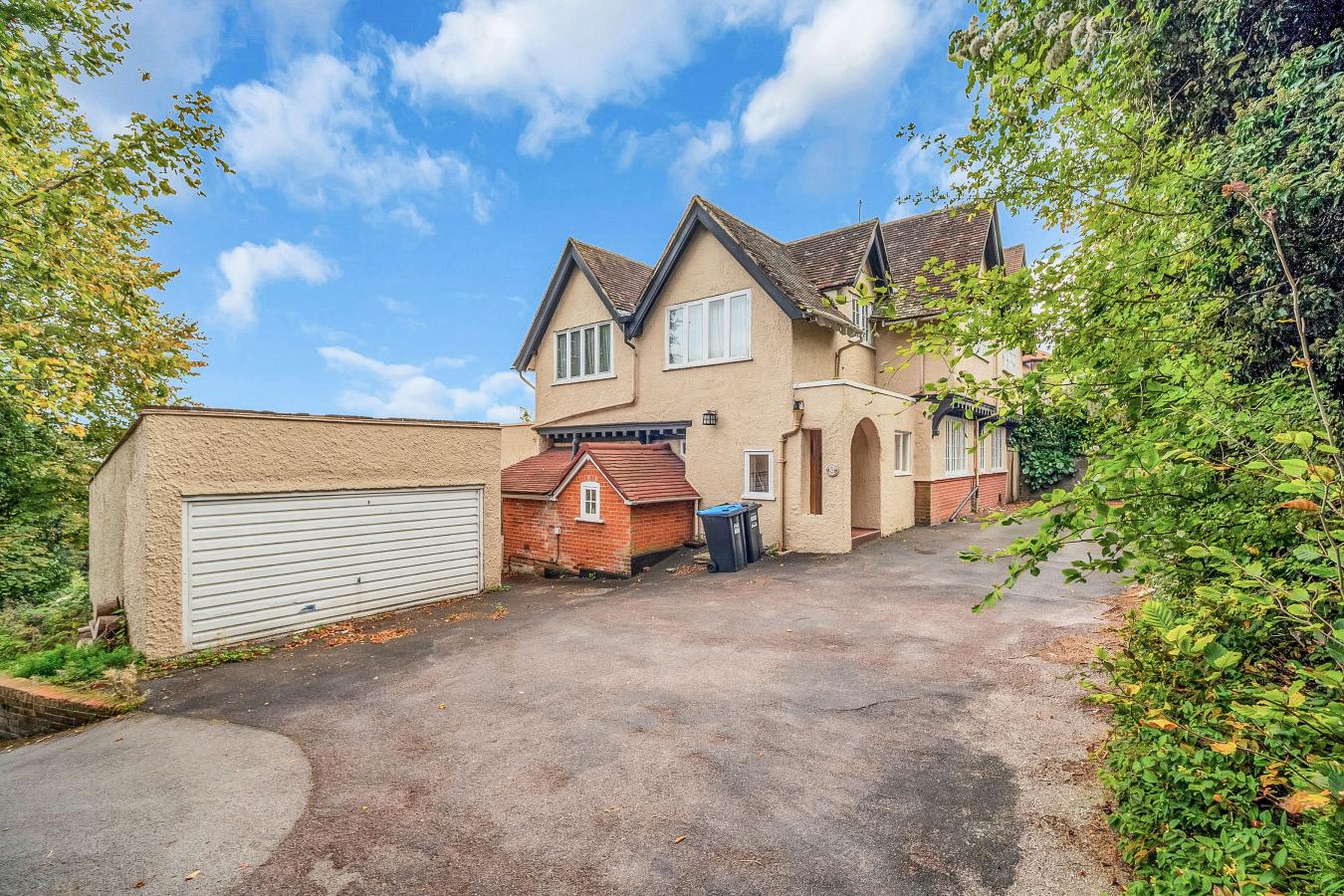 Caterham, Surrey, CR3 6TB, United Kingdom, 5 Bedrooms Bedrooms, ,2 BathroomsBathrooms,Residential,For Sale,1959822 Caterham, Surrey, CR3 6TB, United Kingdom, 5 Bedrooms Bedrooms, ,2 BathroomsBathrooms,Residential,For Sale,1959822