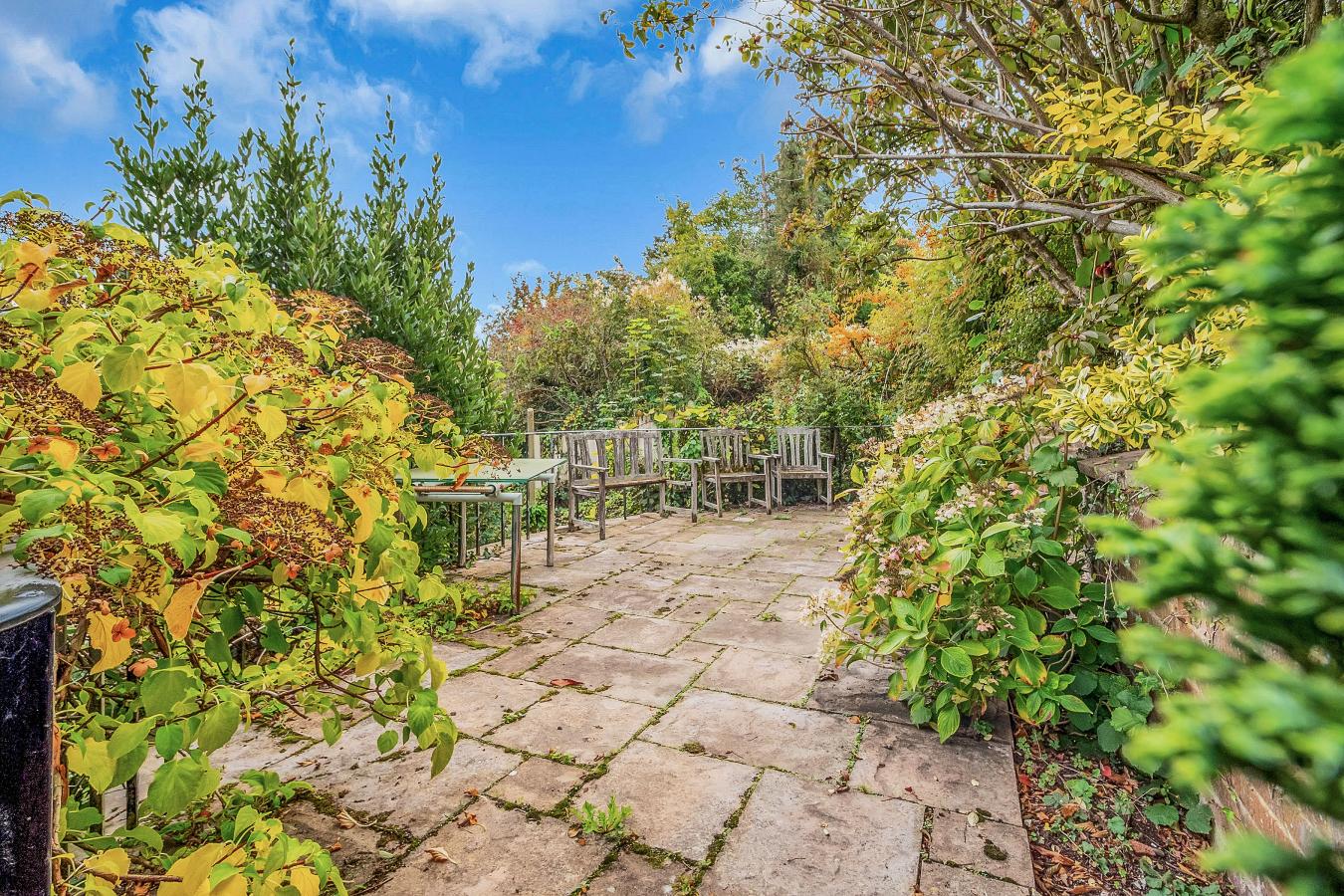 Caterham, Surrey, CR3 6TB, United Kingdom, 5 Bedrooms Bedrooms, ,2 BathroomsBathrooms,Residential,For Sale,1959822