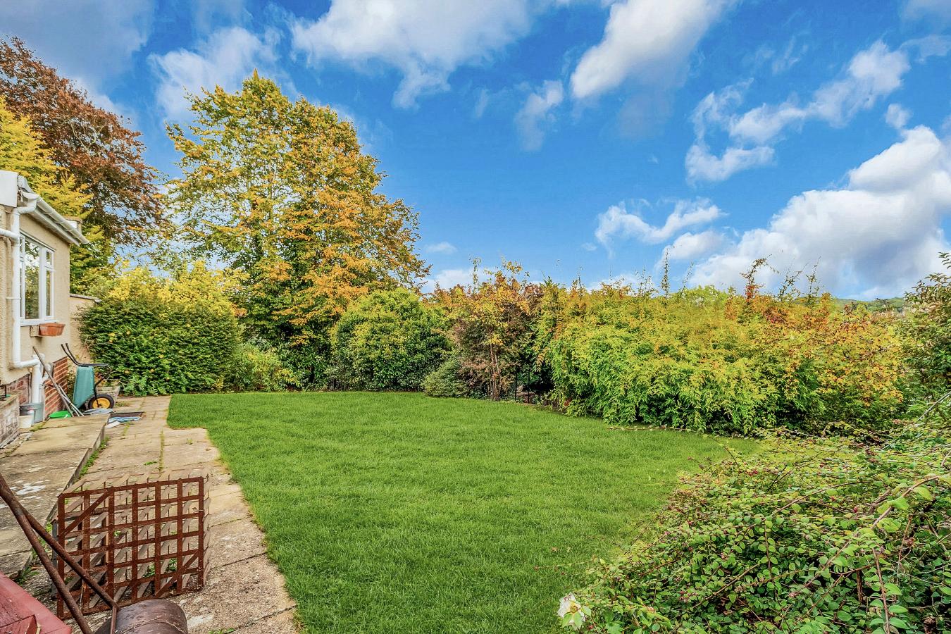 Caterham, Surrey, CR3 6TB, United Kingdom, 5 Bedrooms Bedrooms, ,2 BathroomsBathrooms,Residential,For Sale,1959822