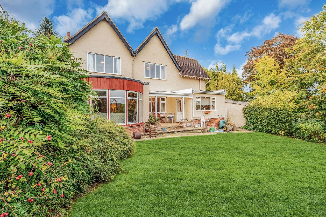 Caterham, Surrey, CR3 6TB, United Kingdom, 5 Bedrooms Bedrooms, ,2 BathroomsBathrooms,Residential,For Sale,1959822