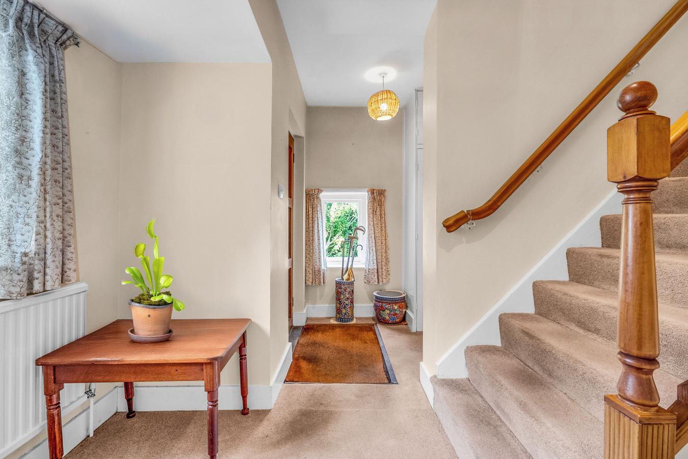 Caterham, Surrey, CR3 6TB, United Kingdom, 5 Bedrooms Bedrooms, ,2 BathroomsBathrooms,Residential,For Sale,1959822