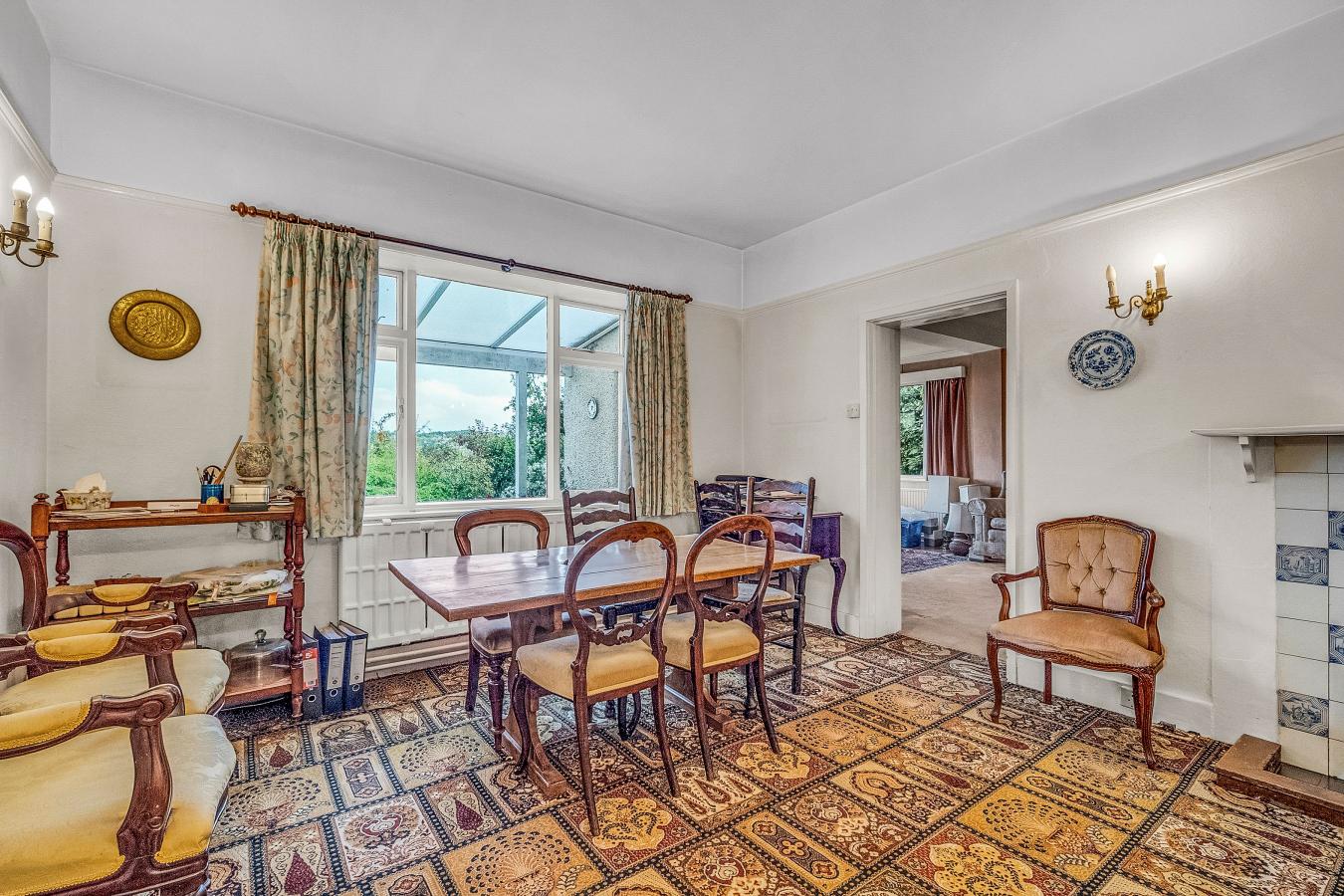 Caterham, Surrey, CR3 6TB, United Kingdom, 5 Bedrooms Bedrooms, ,2 BathroomsBathrooms,Residential,For Sale,1959822