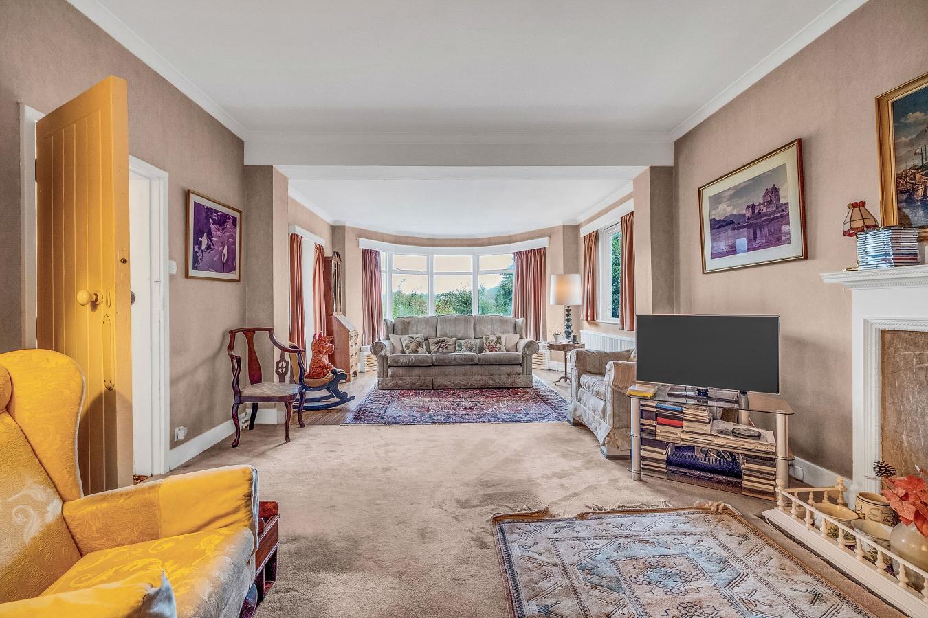 Caterham, Surrey, CR3 6TB, United Kingdom, 5 Bedrooms Bedrooms, ,2 BathroomsBathrooms,Residential,For Sale,1959822