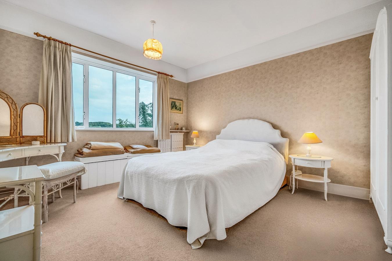 Caterham, Surrey, CR3 6TB, United Kingdom, 5 Bedrooms Bedrooms, ,2 BathroomsBathrooms,Residential,For Sale,1959822