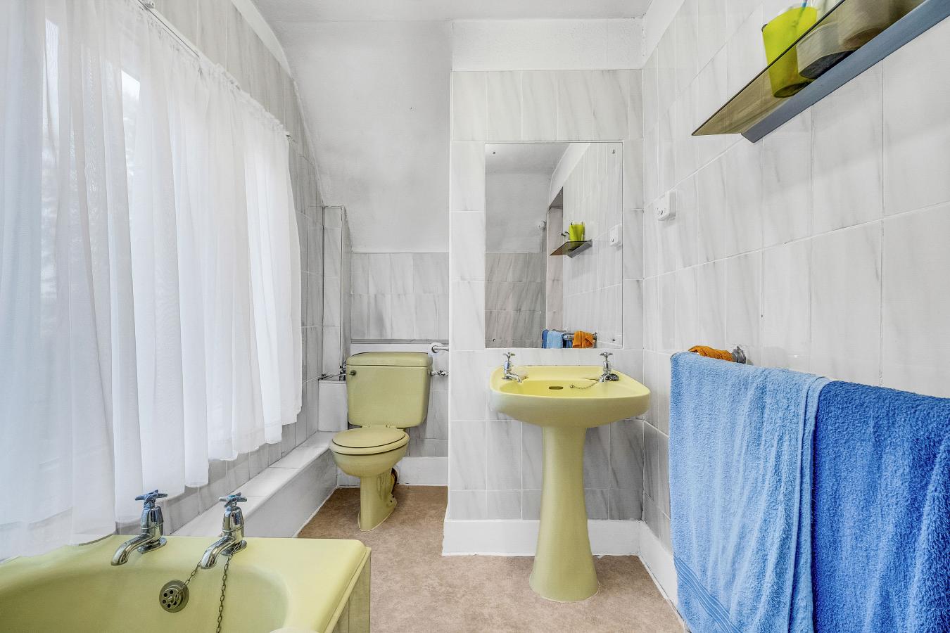 Caterham, Surrey, CR3 6TB, United Kingdom, 5 Bedrooms Bedrooms, ,2 BathroomsBathrooms,Residential,For Sale,1959822