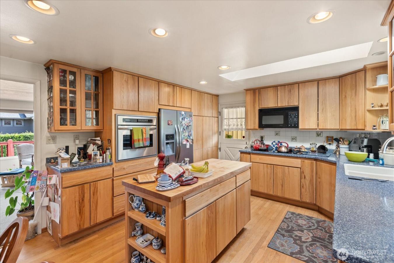 Bellevue, King, 98005, United States, 6 Bedrooms Bedrooms, ,2 BathroomsBathrooms,Residential,For Sale,1960325