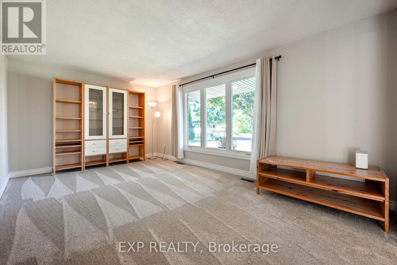 Innisfil (Stroud), ON, L9S1E7, Canada, 3 Bedrooms Bedrooms, ,2 BathroomsBathrooms,Residential,For Sale,1960322