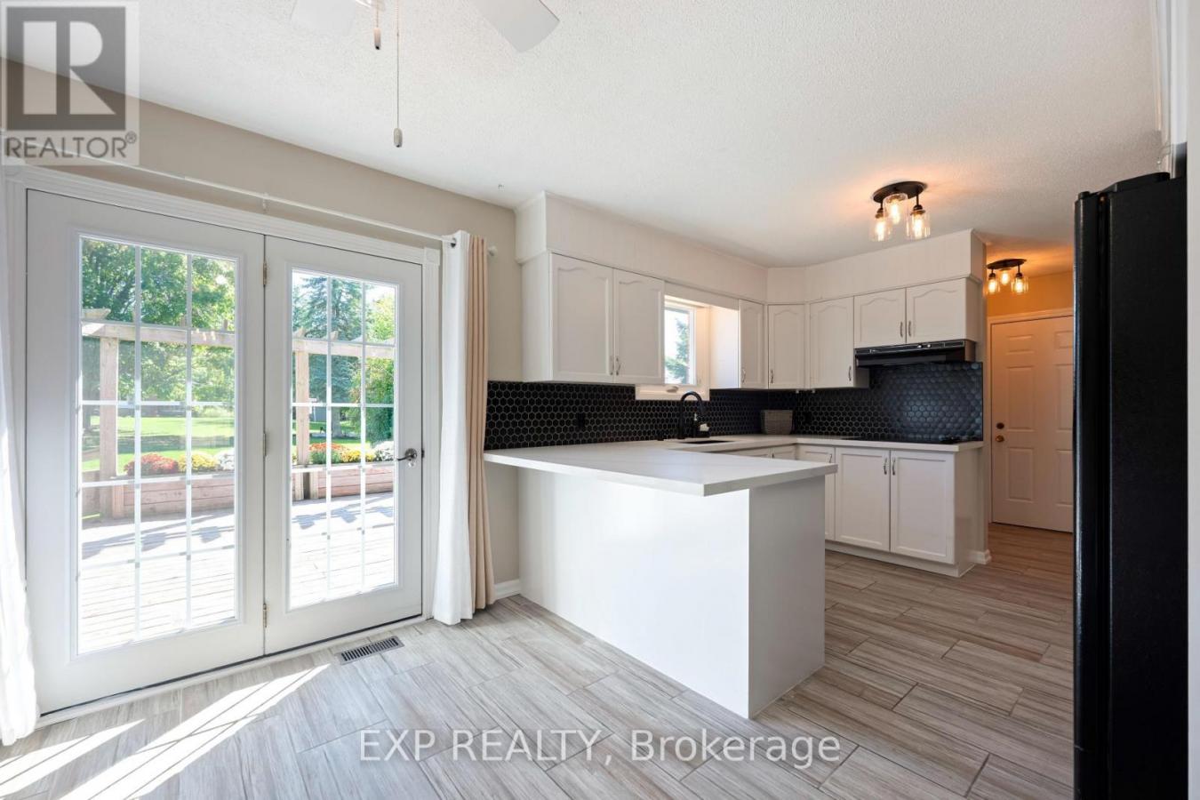 Innisfil (Stroud), ON, L9S1E7, Canada, 3 Bedrooms Bedrooms, ,2 BathroomsBathrooms,Residential,For Sale,1960322