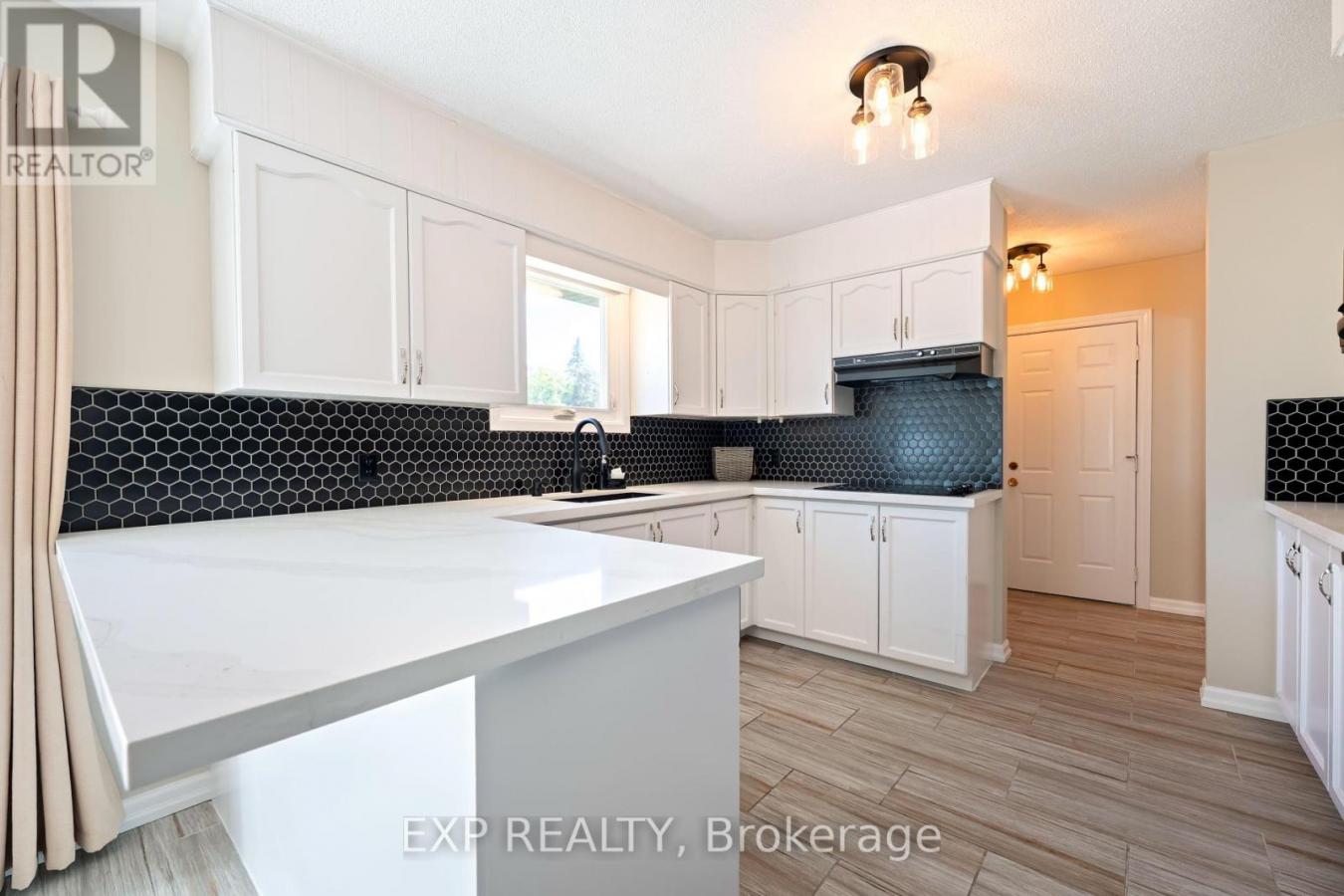 Innisfil (Stroud), ON, L9S1E7, Canada, 3 Bedrooms Bedrooms, ,2 BathroomsBathrooms,Residential,For Sale,1960322