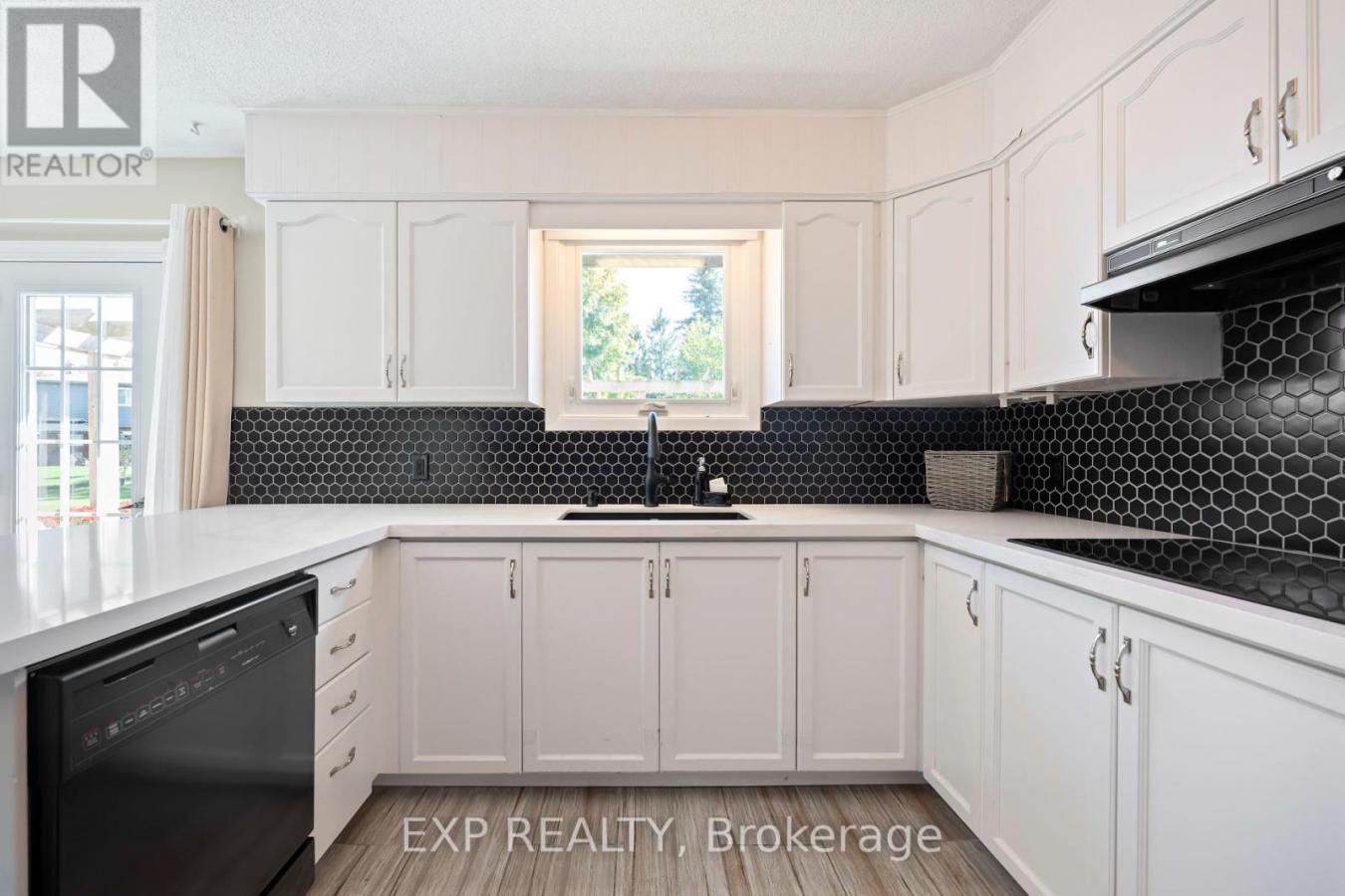 Innisfil (Stroud), ON, L9S1E7, Canada, 3 Bedrooms Bedrooms, ,2 BathroomsBathrooms,Residential,For Sale,1960322