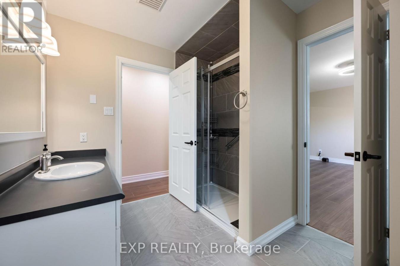 Innisfil (Stroud), ON, L9S1E7, Canada, 3 Bedrooms Bedrooms, ,2 BathroomsBathrooms,Residential,For Sale,1960322