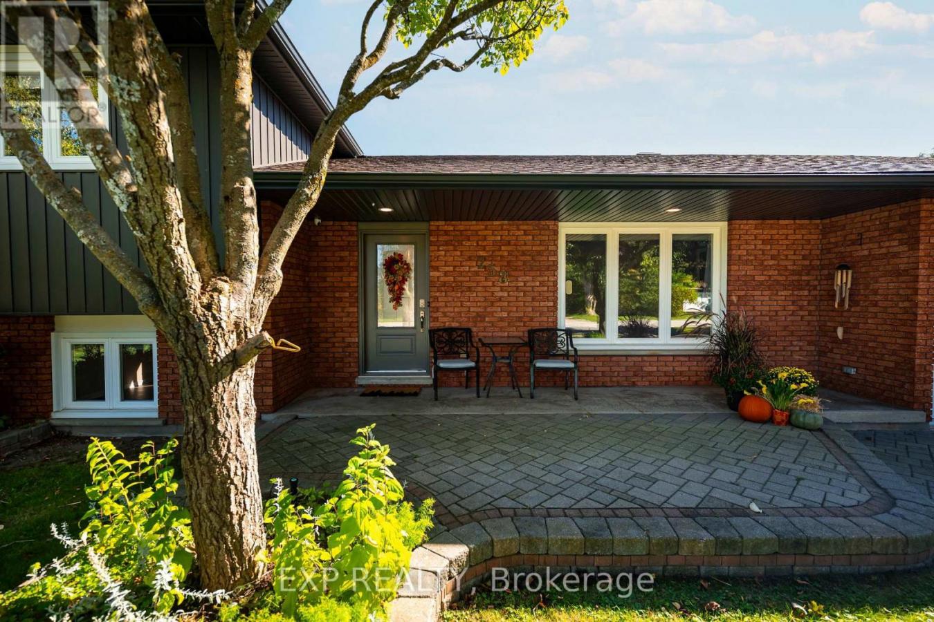 Innisfil (Stroud), ON, L9S1E7, Canada, 3 Bedrooms Bedrooms, ,2 BathroomsBathrooms,Residential,For Sale,1960322