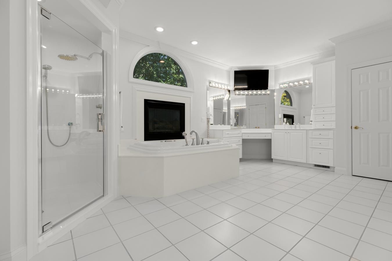 Town and Country, St. Louis, 63131, United States, 5 Bedrooms Bedrooms, ,5 BathroomsBathrooms,Residential,For Sale,1960314