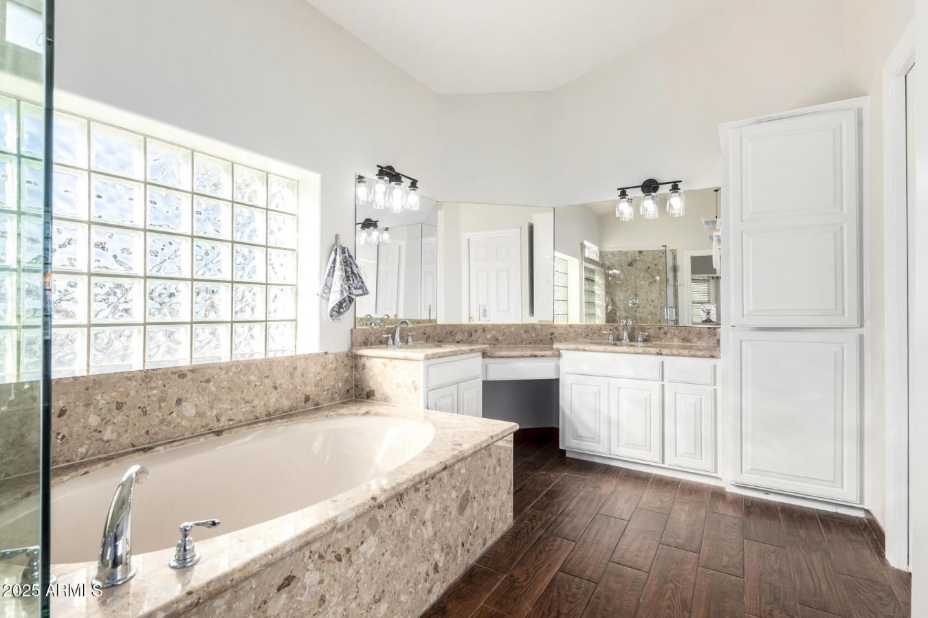 Mesa, Maricopa, 85213, United States, 6 Bedrooms Bedrooms, ,4 BathroomsBathrooms,Residential,For Sale,1962117