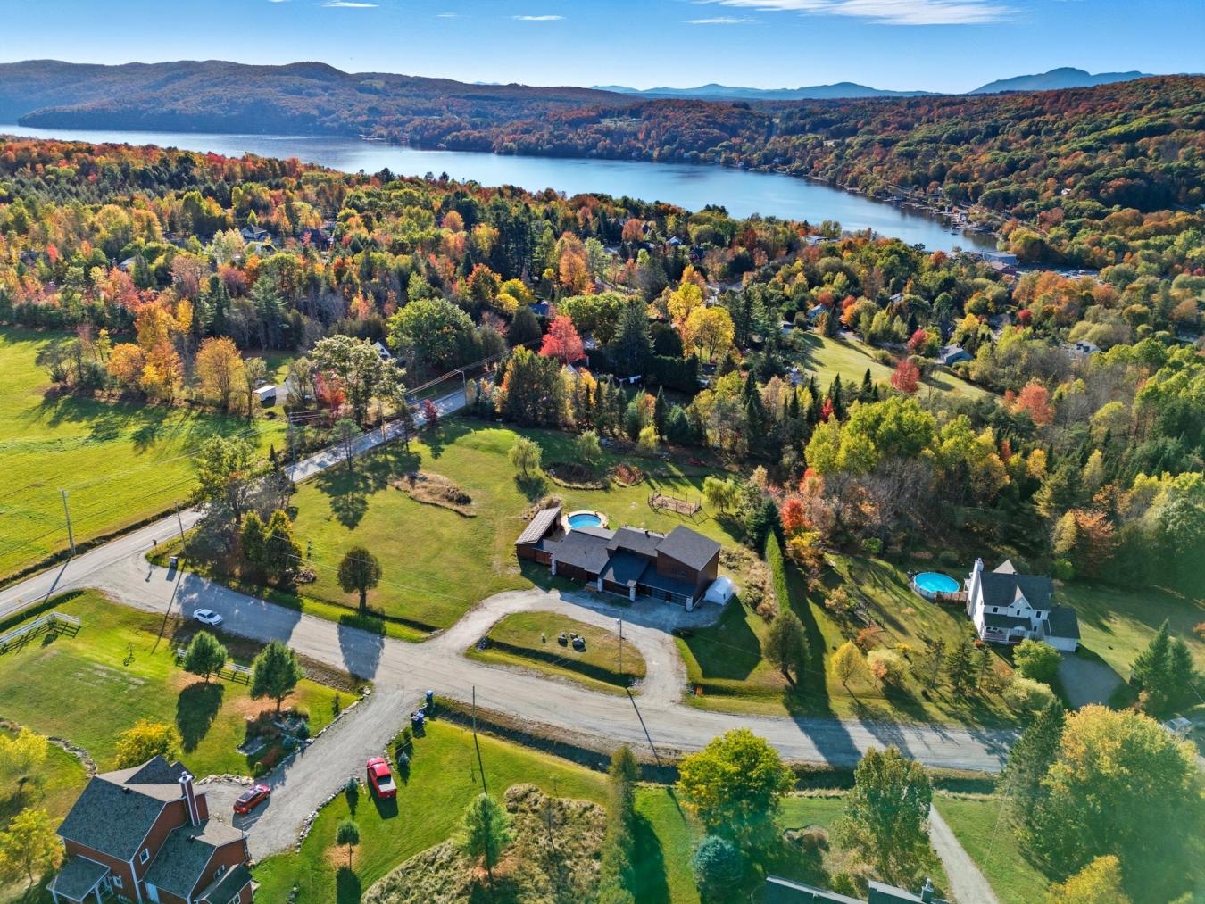 Canton Hatley, Eastern Townships, J0B 2C0, Canada, 4 Bedrooms Bedrooms, ,3 BathroomsBathrooms,Residential,For Sale,1962108