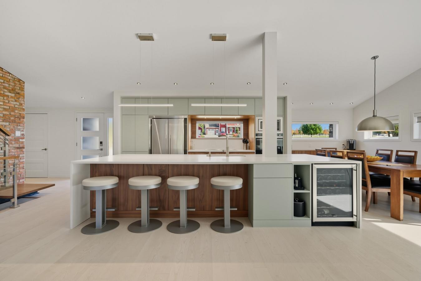 Canton Hatley, Eastern Townships, J0B 2C0, Canada, 4 Bedrooms Bedrooms, ,3 BathroomsBathrooms,Residential,For Sale,1962108