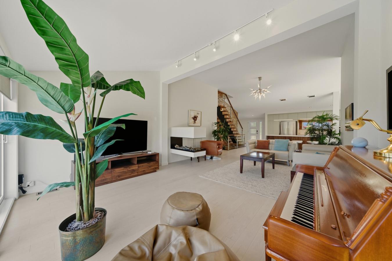 Canton Hatley, Eastern Townships, J0B 2C0, Canada, 4 Bedrooms Bedrooms, ,3 BathroomsBathrooms,Residential,For Sale,1962108