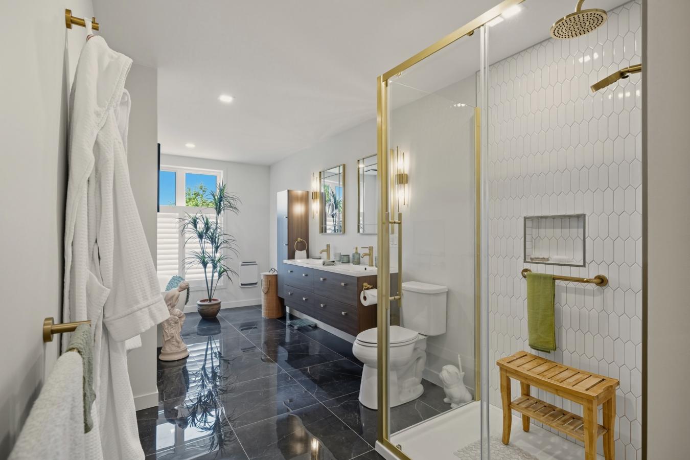 Canton Hatley, Eastern Townships, J0B 2C0, Canada, 4 Bedrooms Bedrooms, ,3 BathroomsBathrooms,Residential,For Sale,1962108