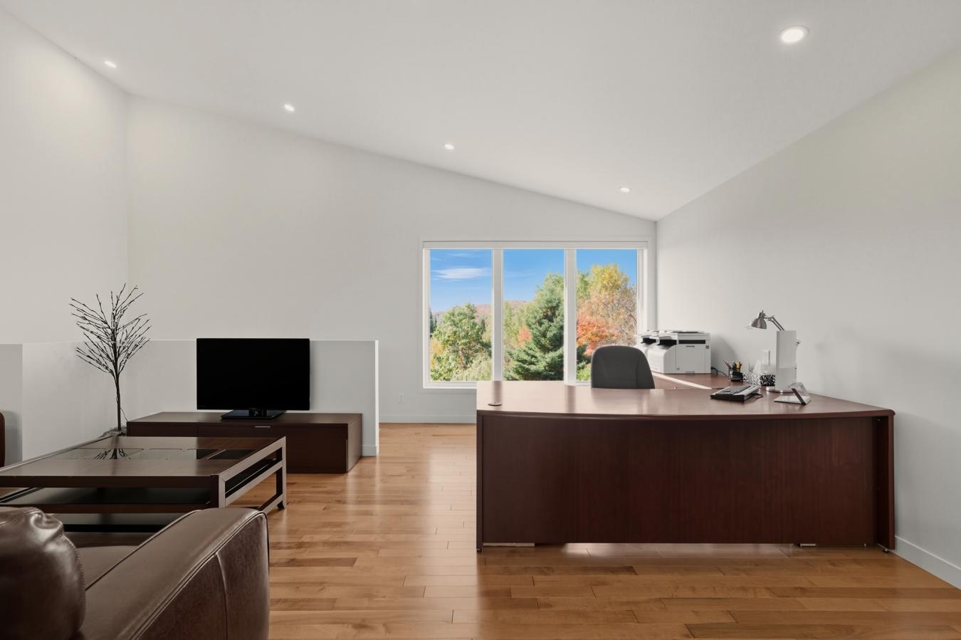 Canton Hatley, Eastern Townships, J0B 2C0, Canada, 4 Bedrooms Bedrooms, ,3 BathroomsBathrooms,Residential,For Sale,1962108