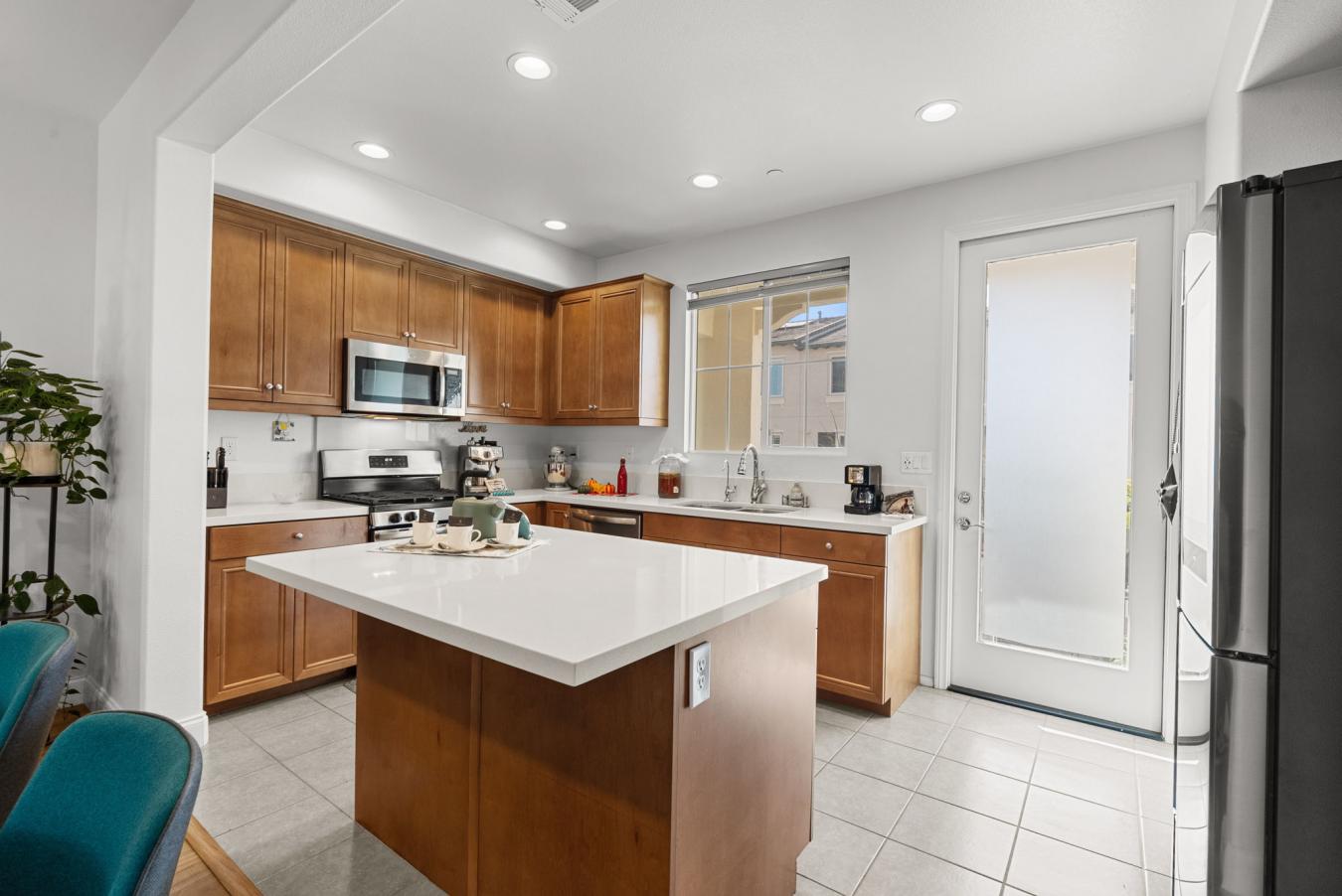 Camarillo, California, 93010, United States, 4 Bedrooms Bedrooms, ,3 BathroomsBathrooms,Residential,For Sale,1962102