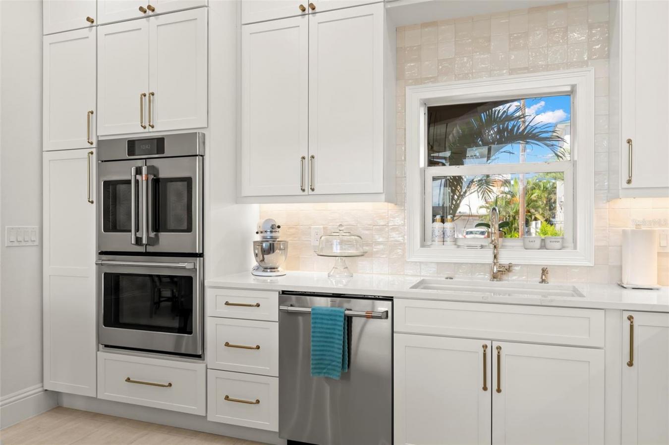 DUNEDIN, Pinellas, 34698, United States, 5 Bedrooms Bedrooms, ,4 BathroomsBathrooms,Residential,For Sale,1962101