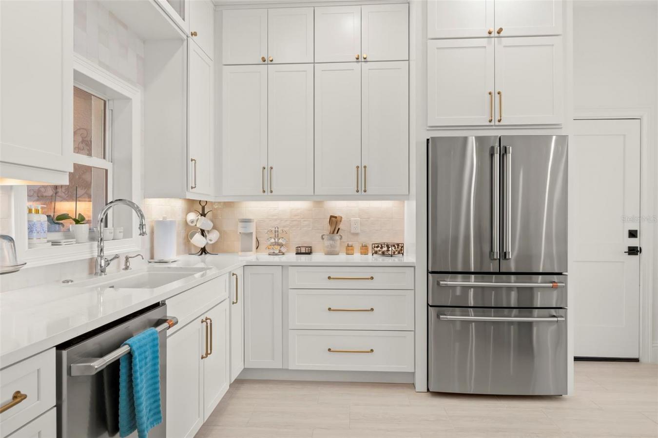 DUNEDIN, Pinellas, 34698, United States, 5 Bedrooms Bedrooms, ,4 BathroomsBathrooms,Residential,For Sale,1962101