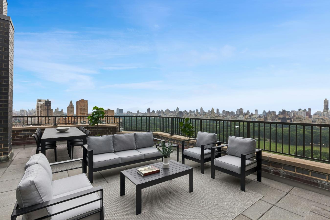 New York, New York, 10023, United States, 4 Bedrooms Bedrooms, ,4 BathroomsBathrooms,Residential,For Sale,1962094