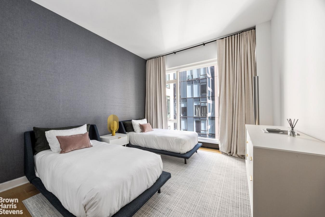 New York, New York, 10028, United States, 3 Bedrooms Bedrooms, ,3 BathroomsBathrooms,Residential,For Sale,1962089