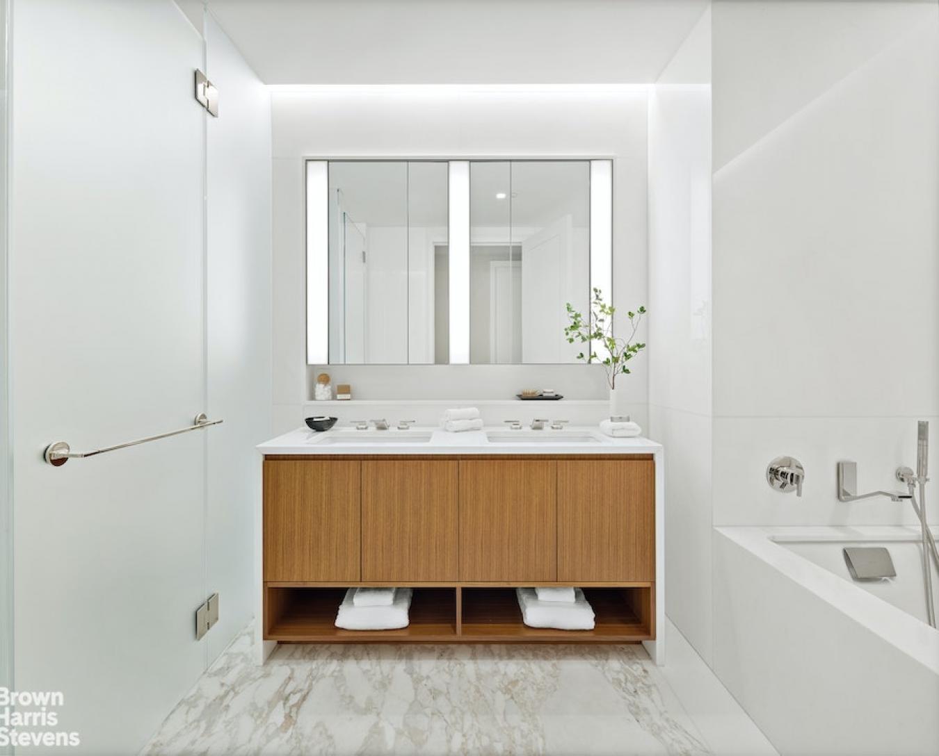 New York, New York, 10028, United States, 3 Bedrooms Bedrooms, ,3 BathroomsBathrooms,Residential,For Sale,1962088