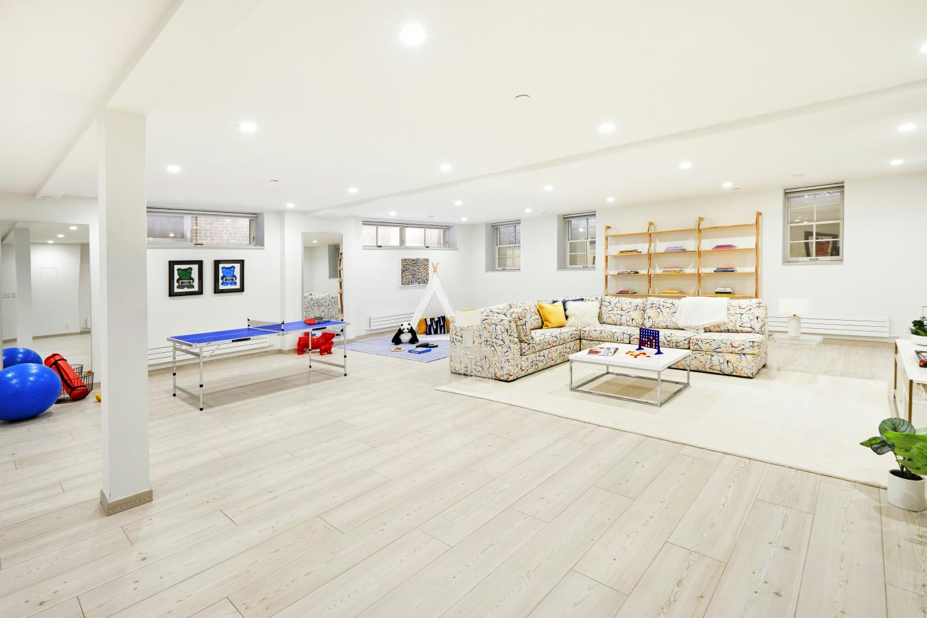 Greenpoint, New York, 11222, United States, 4 Bedrooms Bedrooms, ,3 BathroomsBathrooms,Residential,For Sale,1962087