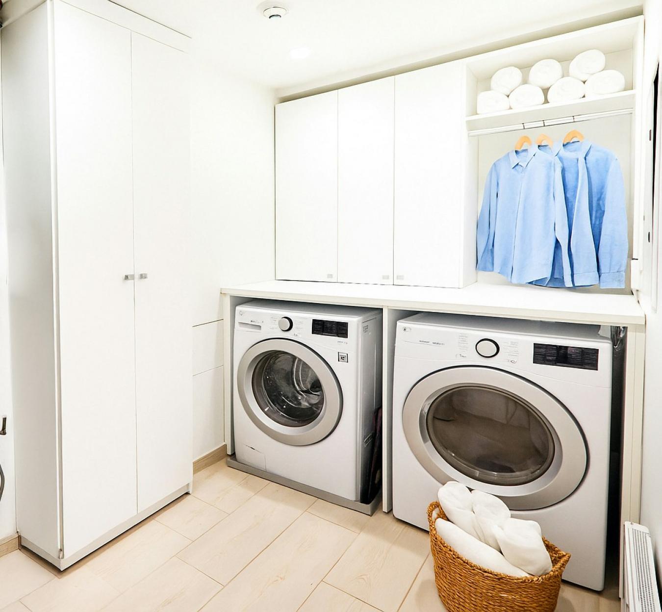 Greenpoint, New York, 11222, United States, 4 Bedrooms Bedrooms, ,3 BathroomsBathrooms,Residential,For Sale,1962087