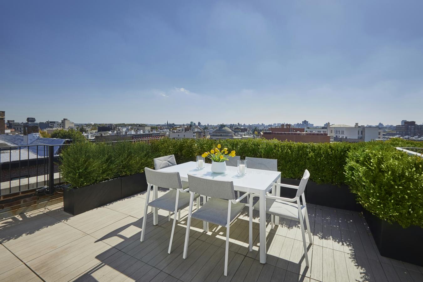 Greenpoint, New York, 11222, United States, 4 Bedrooms Bedrooms, ,3 BathroomsBathrooms,Residential,For Sale,1962087