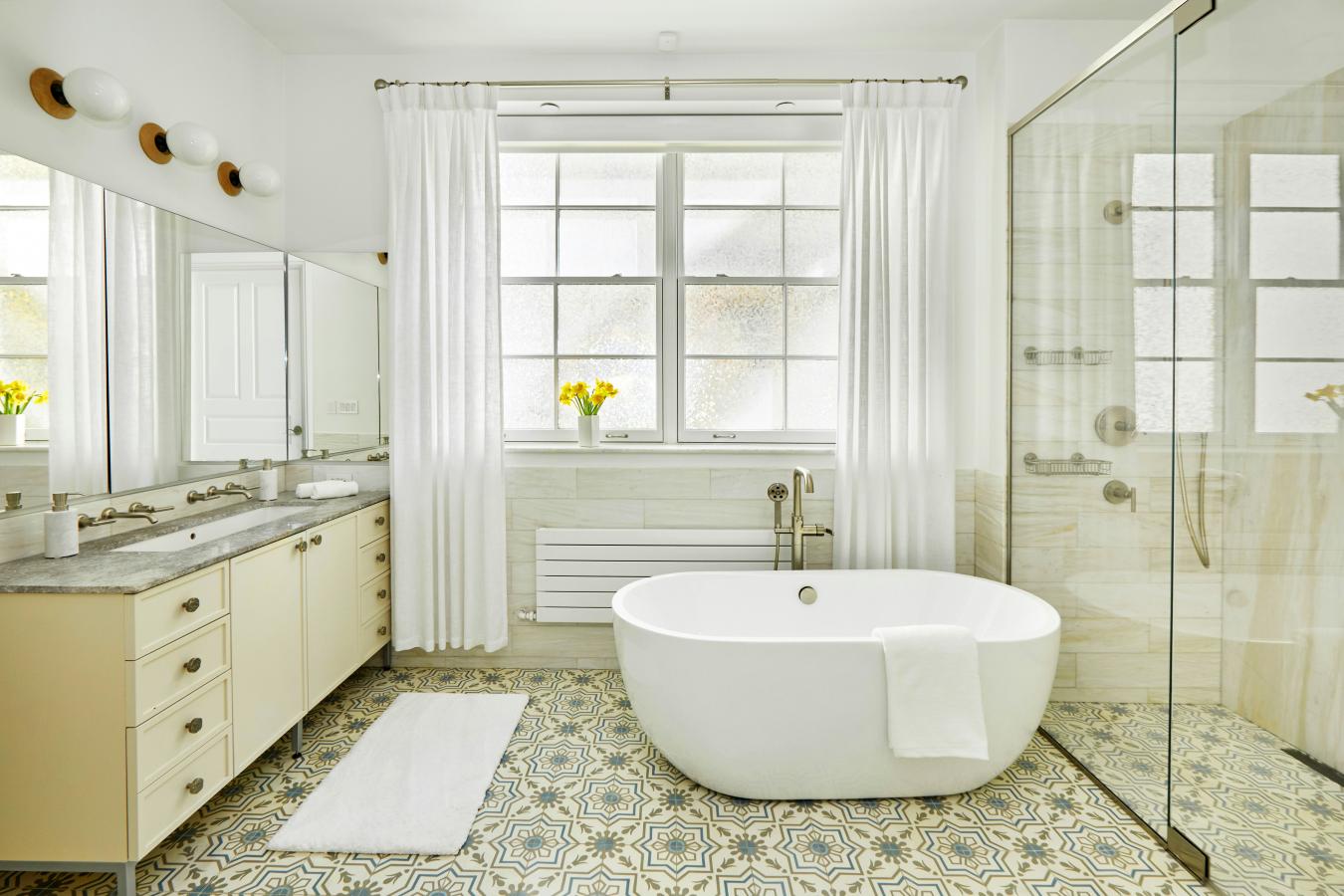 Greenpoint, New York, 11222, United States, 4 Bedrooms Bedrooms, ,3 BathroomsBathrooms,Residential,For Sale,1962087