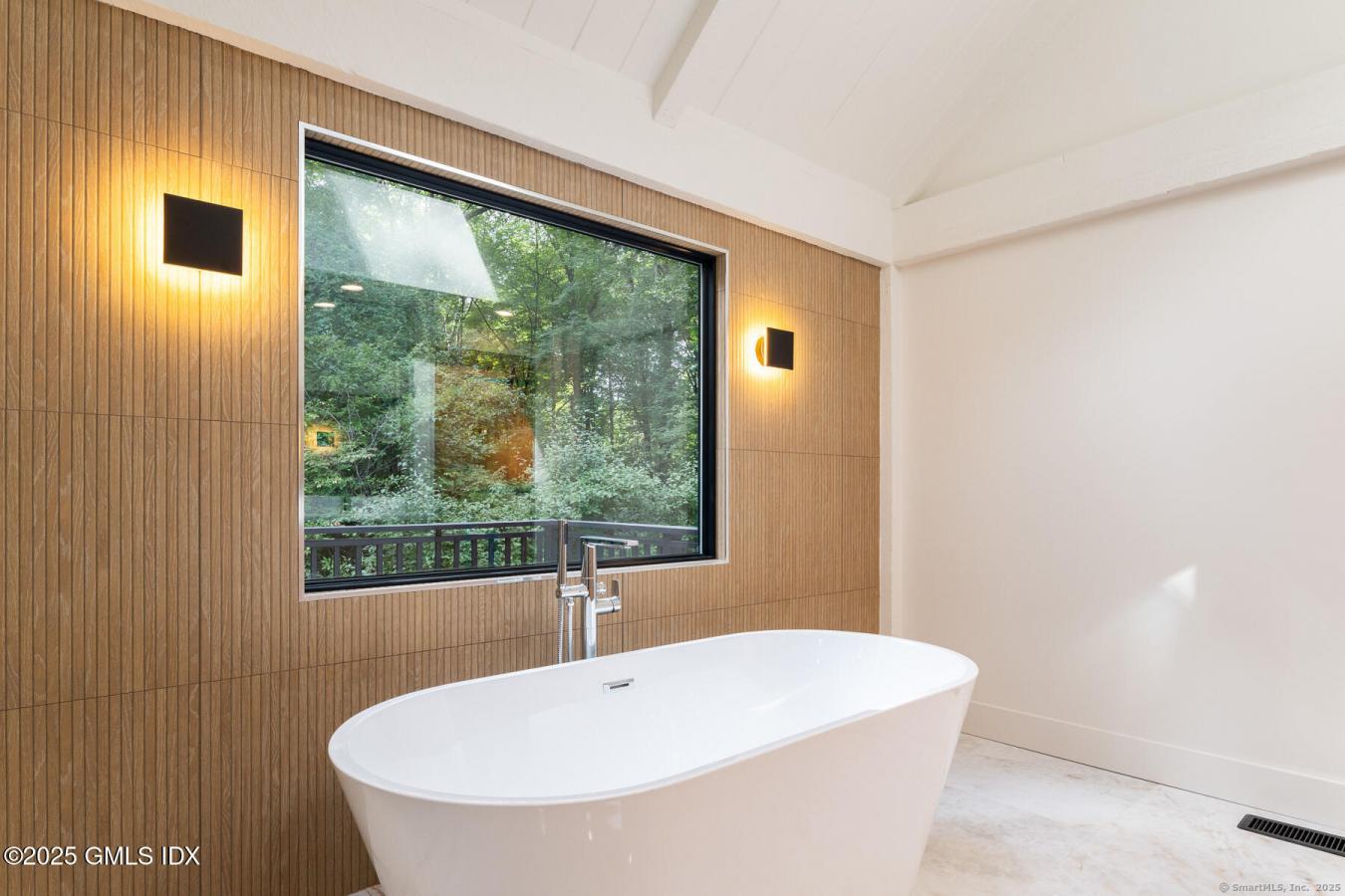 Greenwich, Connecticut, 06830, United States, 3 Bedrooms Bedrooms, ,3 BathroomsBathrooms,Residential,For Sale,1962080