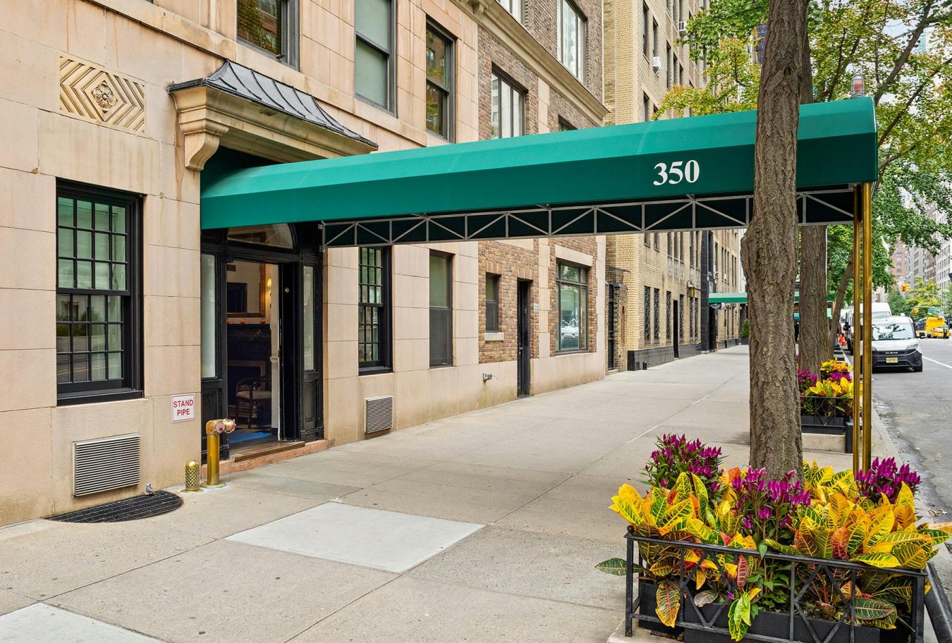 New York, New York, 10022, United States, 3 Bedrooms Bedrooms, ,2 BathroomsBathrooms,Residential,For Sale,1962115