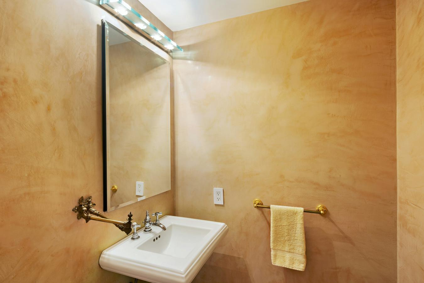 New York, New York, 10022, United States, 1 Bedroom Bedrooms, ,1 BathroomBathrooms,Residential,For Sale,1962062