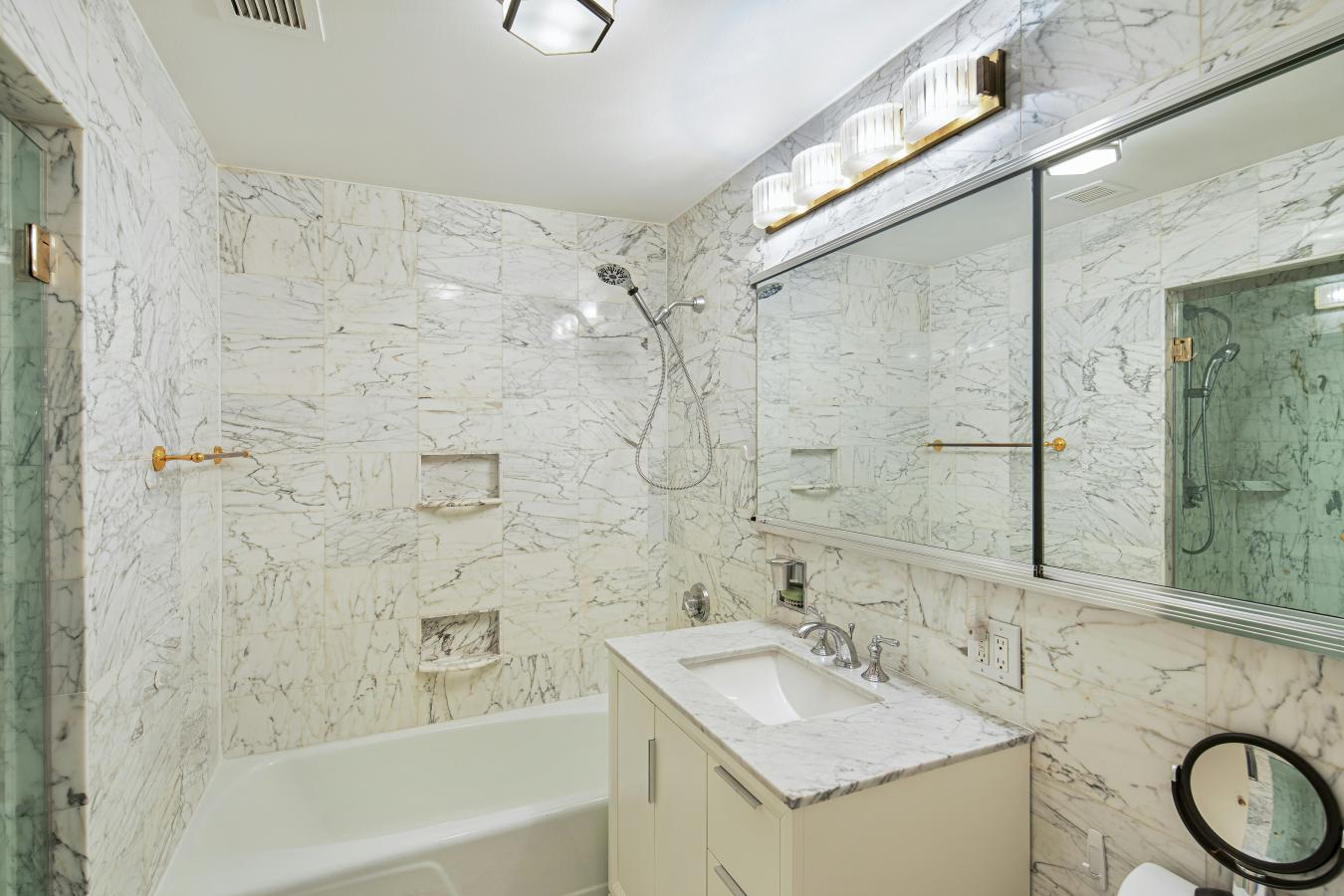 New York, New York, 10022, United States, 1 Bedroom Bedrooms, ,1 BathroomBathrooms,Residential,For Sale,1962062