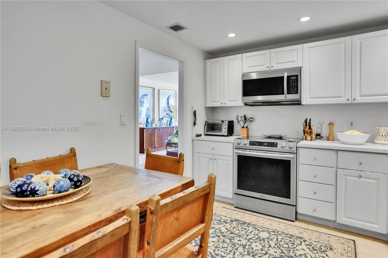 Miami, Florida, 33133, United States, 2 Bedrooms Bedrooms, ,2 BathroomsBathrooms,Residential,For Sale,1996689