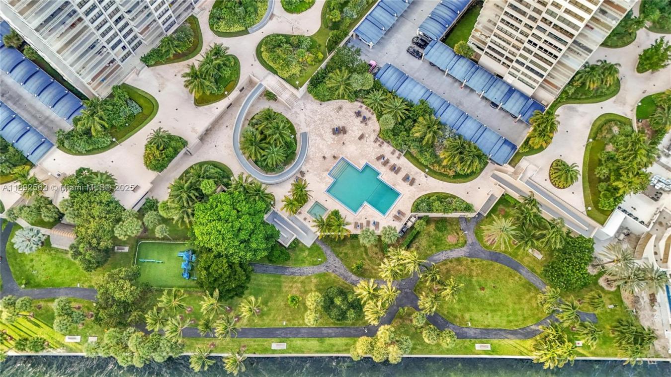 Miami, Florida, 33133, United States, 2 Bedrooms Bedrooms, ,2 BathroomsBathrooms,Residential,For Sale,1996689