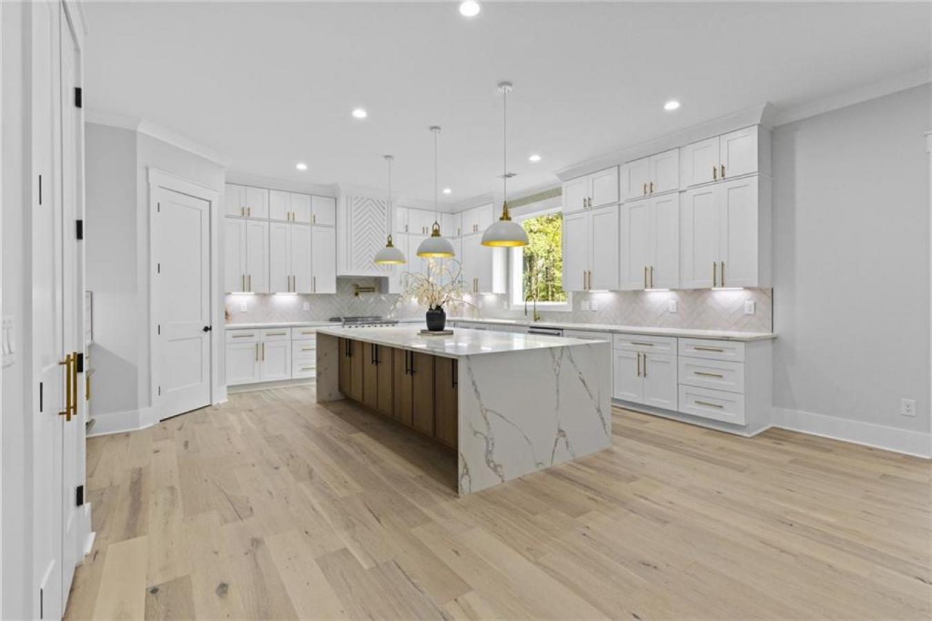 Winder, Barrow - GA, 30680, United States, 5 Bedrooms Bedrooms, ,5 BathroomsBathrooms,Residential,For Sale,1962065