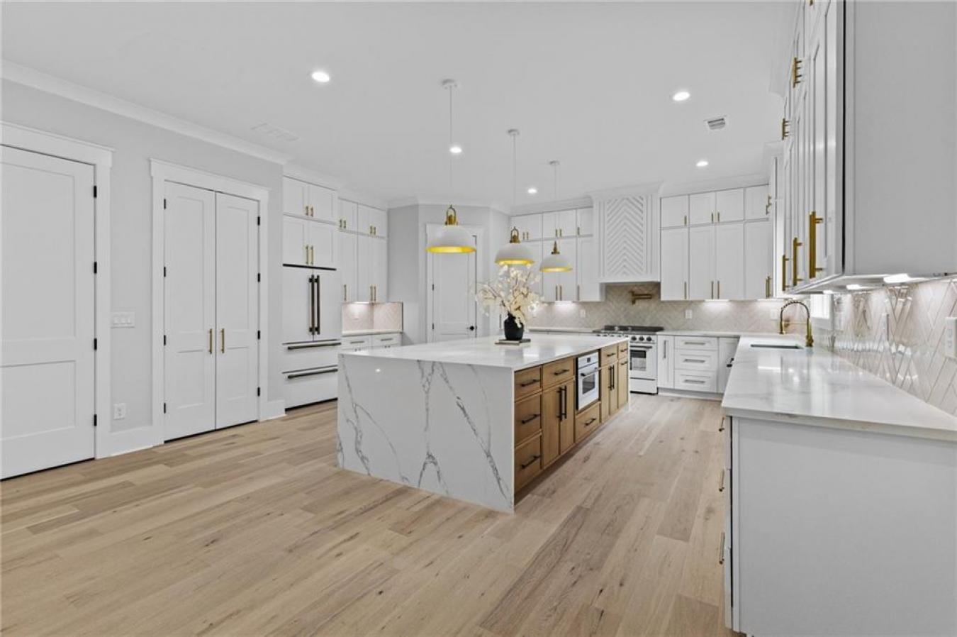 Winder, Barrow - GA, 30680, United States, 5 Bedrooms Bedrooms, ,5 BathroomsBathrooms,Residential,For Sale,1962065