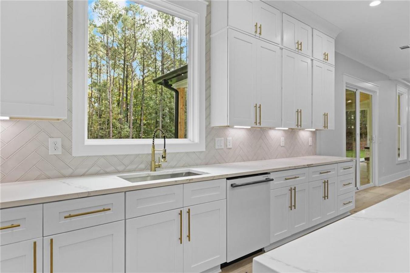 Winder, Barrow - GA, 30680, United States, 5 Bedrooms Bedrooms, ,5 BathroomsBathrooms,Residential,For Sale,1962065